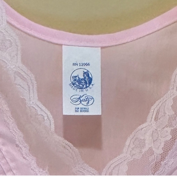 VTG 1970s Pink Summer V-neck Pintuck & Lace Bodice Short Nightgown by Katz USA - Picture 5 of 5